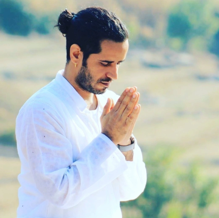 Master Vidaan, grand yoga teacher at Singh Yoga and Ayurveda School sharing traditional yogic wisdom